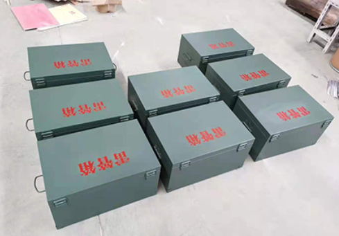 于洪炸药箱和雷管箱一般是怎么存放的？